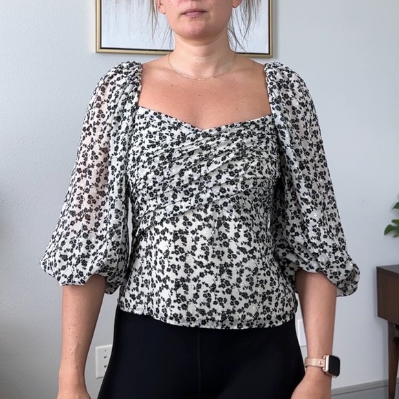 Express Balloon Sleeve Blouse - Picture 2 of 15